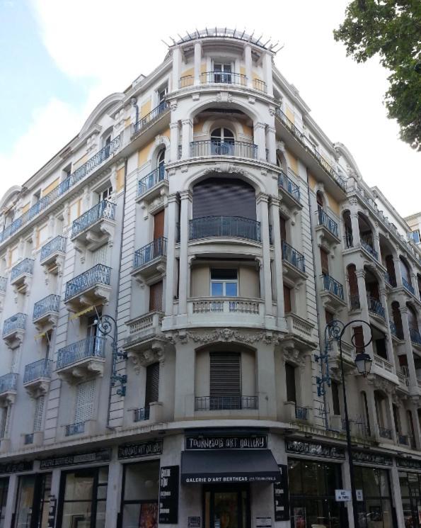 Magnifique Appartement - Hotel Du Parc - 维琪 外观 照片